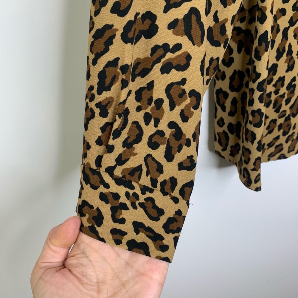 Liz Claiborne Petite Leopard Print Button Down Blouse SzL - Picture 3 of 7